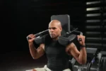 Aparat V-Squat cu discuri pentru genuflexiuni - imagine 3