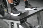 Aparat V-Squat cu discuri pentru genuflexiuni - imagine 5